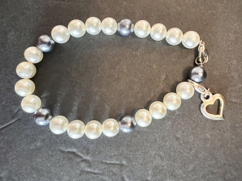 VTG Pearl Gray & Ivory Pearl Bracelet w/ Sterling Silver Heart Charm